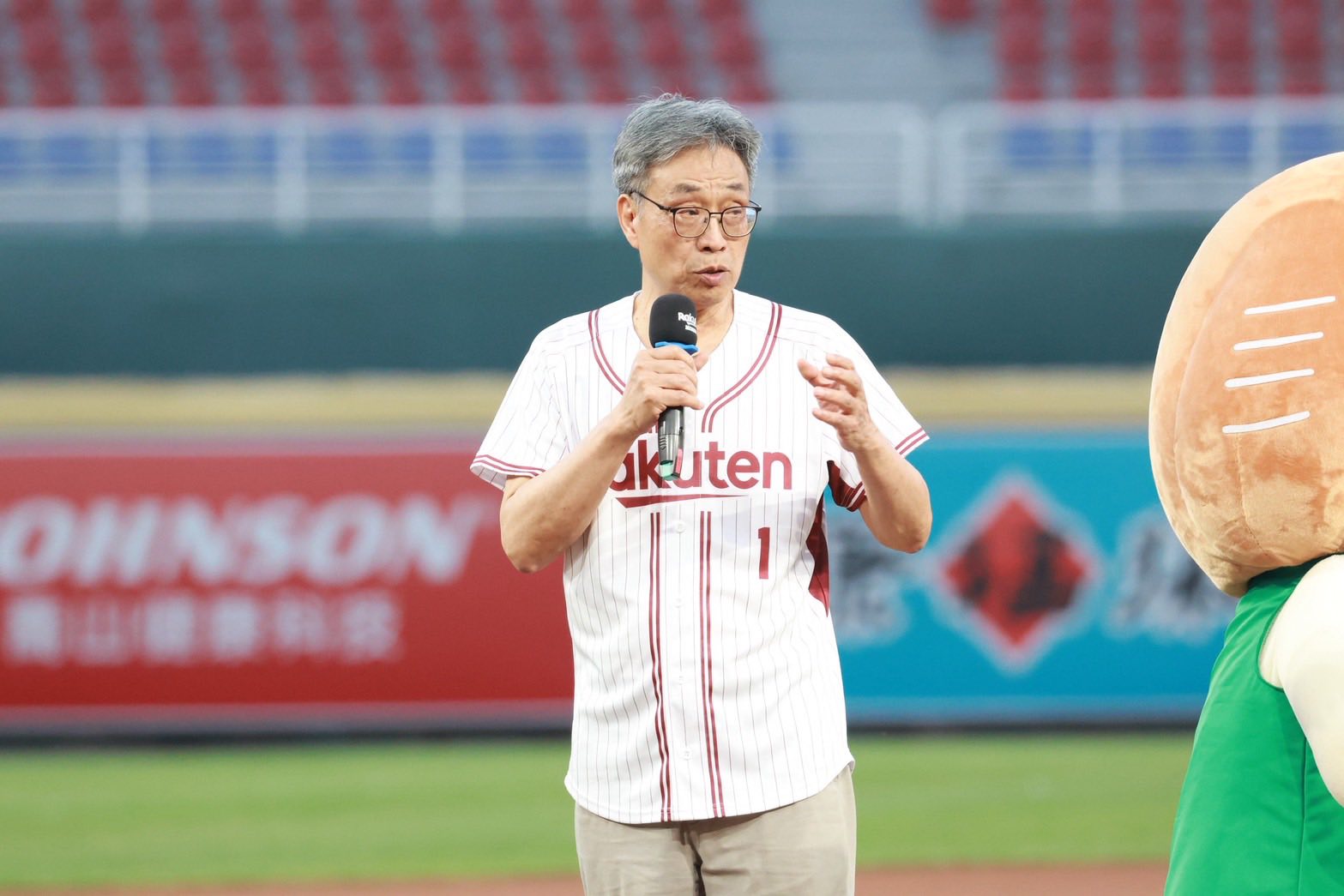護國神犬開球！球場「嗅美技」，全員挺台灣，不帶動植物產品回國！03